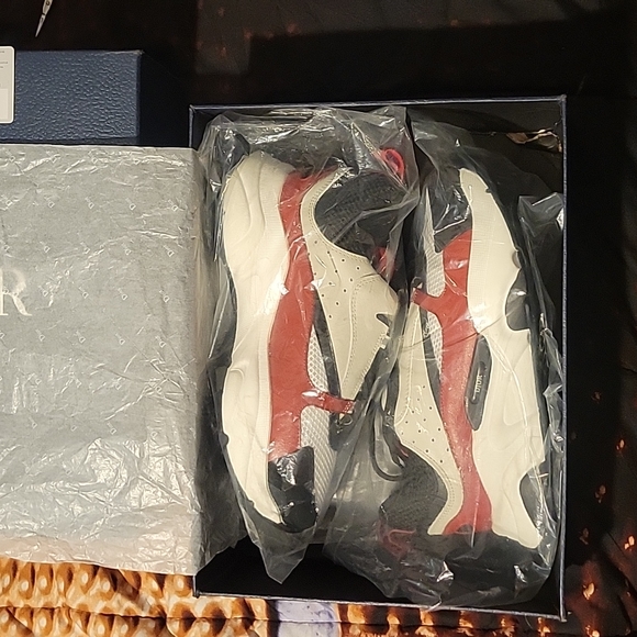 DIOR B22 RED BLACK AND WHITE SNEAKERS - Picture 4 of 9